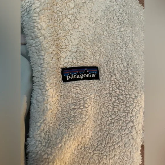 white patagonia jacket - Picture 3 of 3